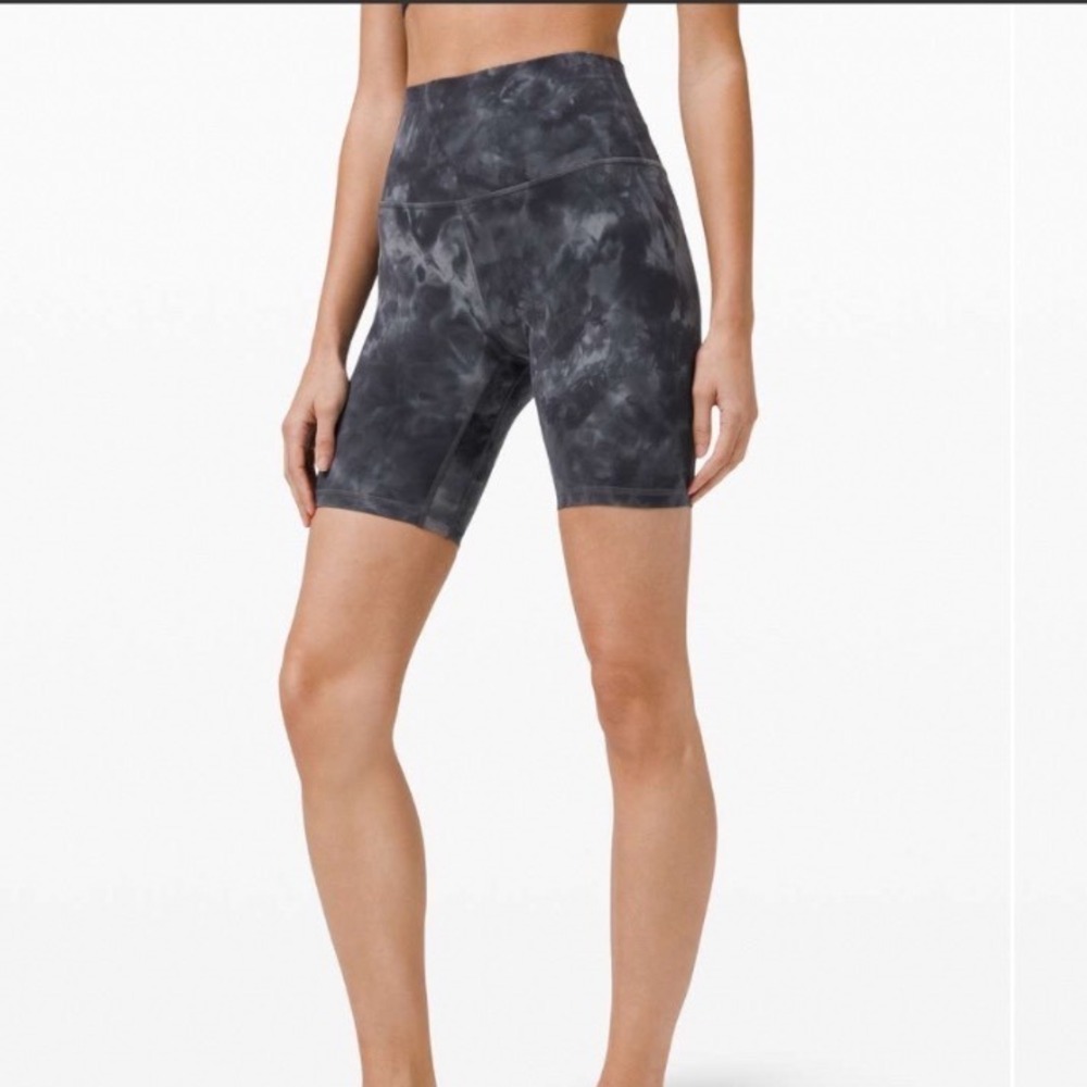 Lululemon Align Short 8" Diamond Dye
Diamond Dye‎ Pitch Grey Graphite Grey SZ 6